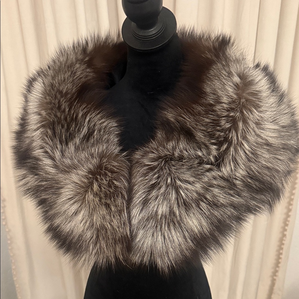 Saga furs silver fox fur shawl like new